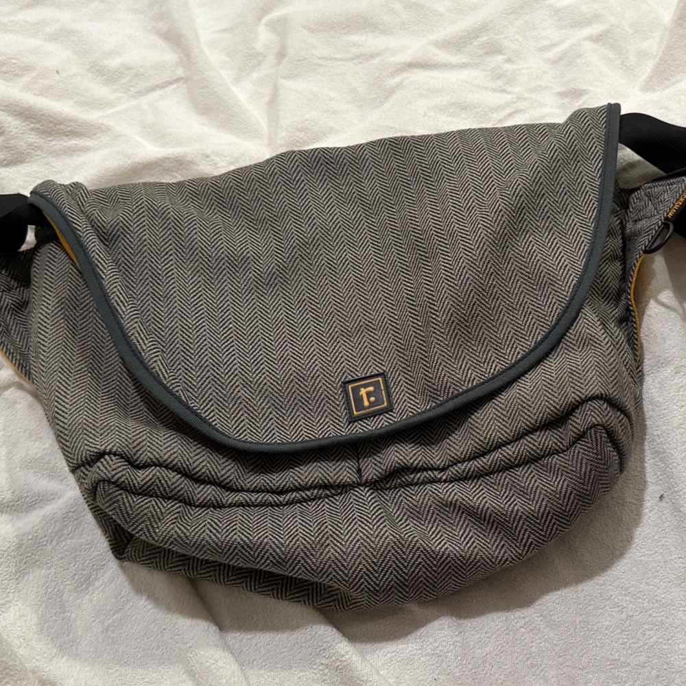 Rigshaw Gray Herringbone Messenger Bag with Yellow Interior - Picture 2 of 6